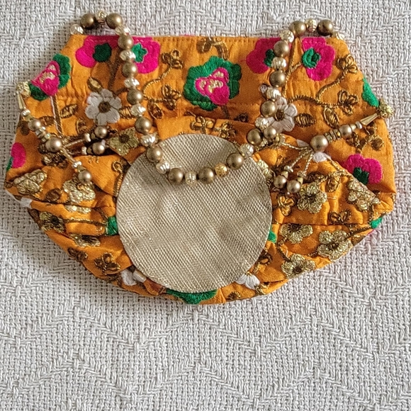 Multicolor Embroidered Women's Clutch Set - Picture 9 of 16